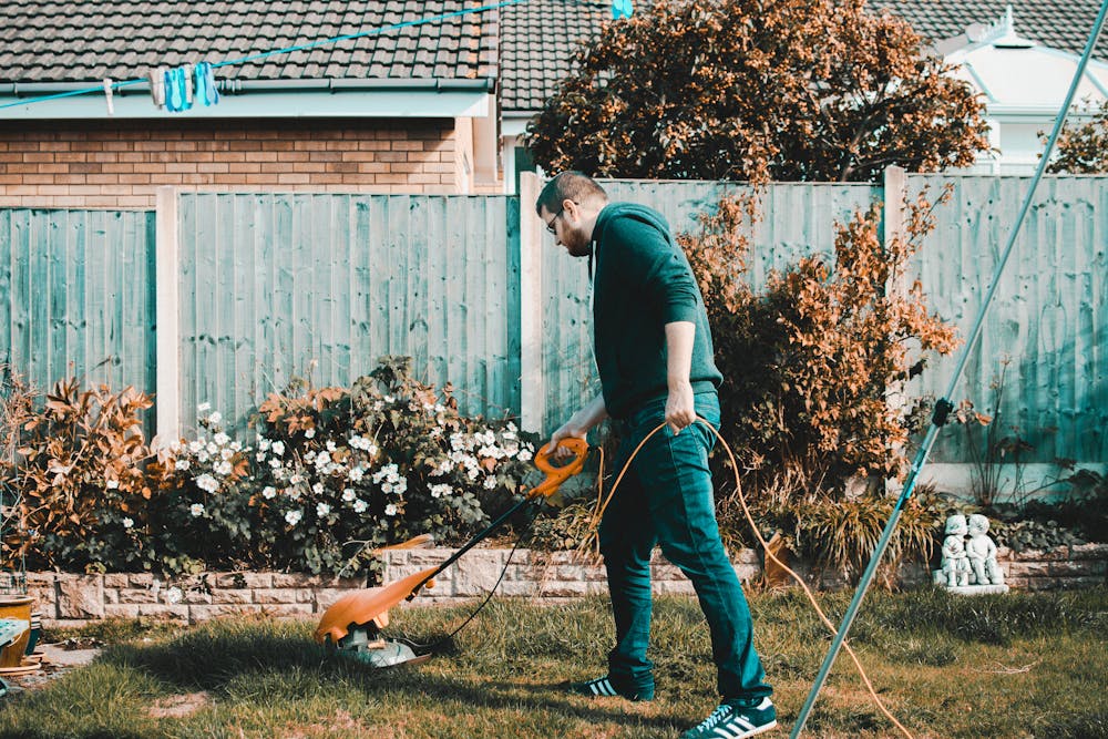 Fall Lawn Mowing Mistakes: Avoid These Common Errors 🍂🌱